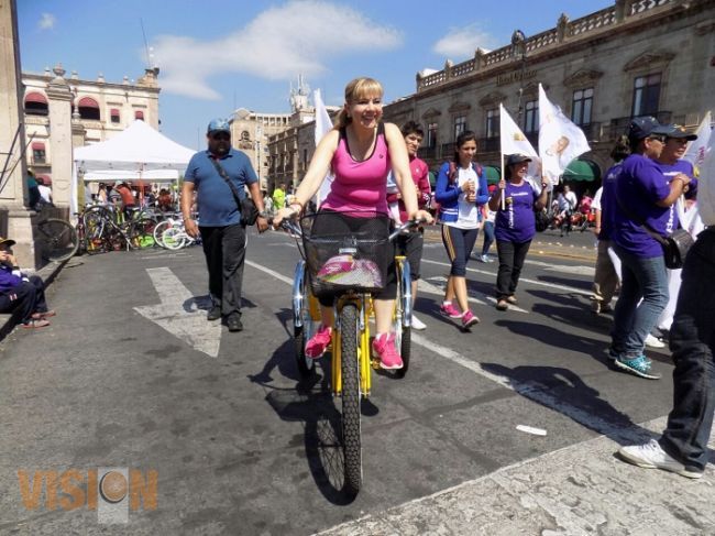 Lupita Herrera sostuvo encuentro sobre ruedas con morelianos