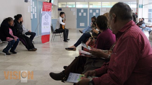 Ofrecen recital de guitarra clásica a pacientes en el Hospital Regional de Morelia