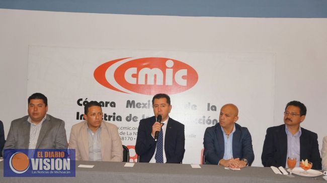 Constructores exhortan al gobierno a licitar obras a michoacanos 