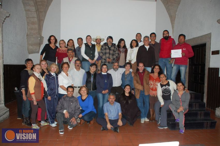 Docentes de nivel básico participan en Curso-taller de Sensibilización Artística