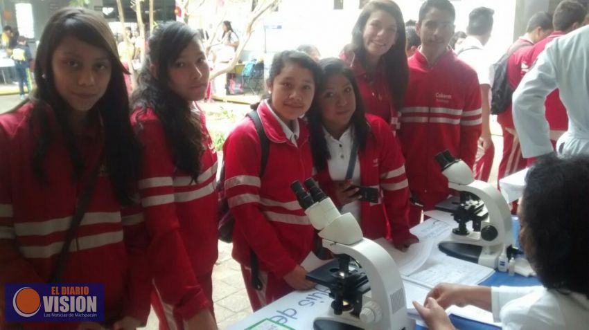 Tianguis de la Ciencia en el plantel Acuitzio del Cobaem