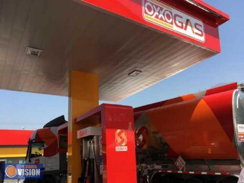 Inauguran la primer gasolinera OxxoGas