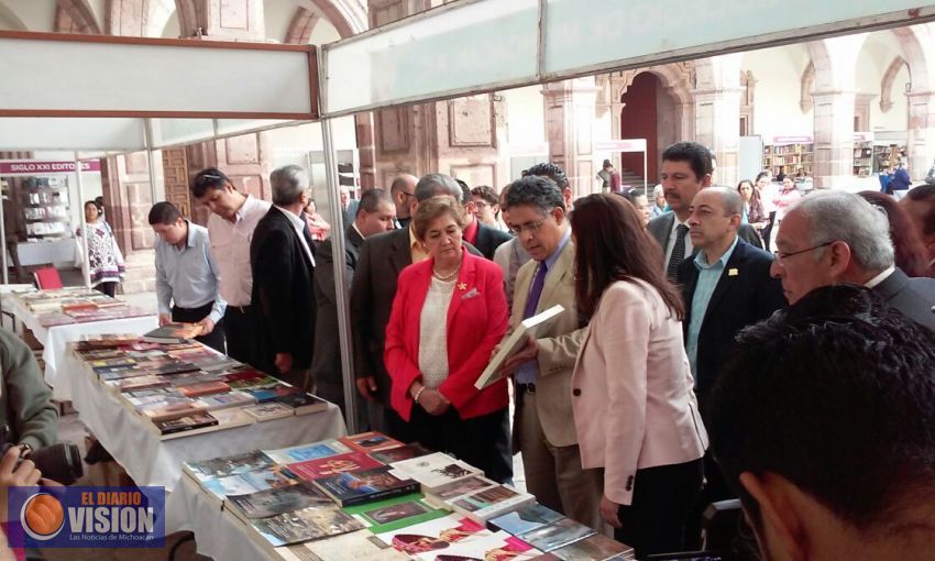 Silvia Figueroa inaugura la Feria Nacional del Libro y la lectura Michoacán 2016.