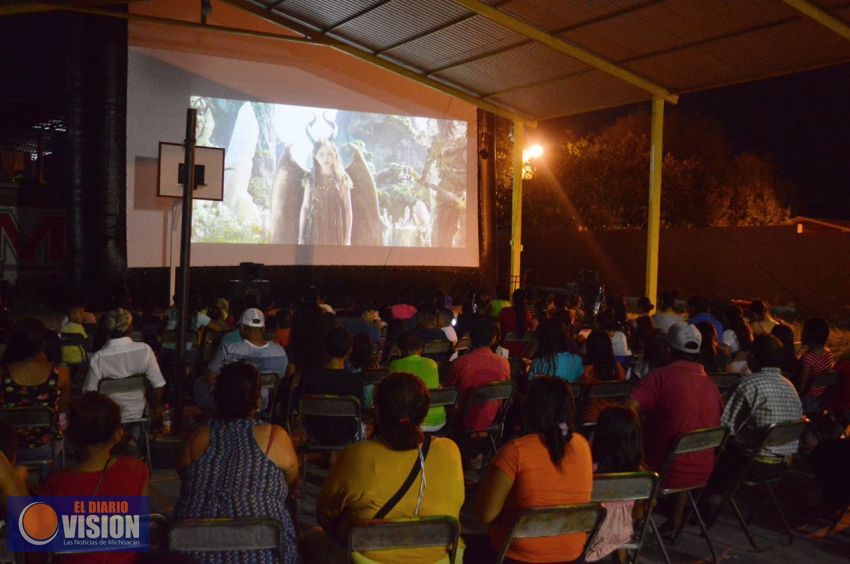 Cine bajo las estrellas logró recuperar espacios públicos para las y los michoacanos