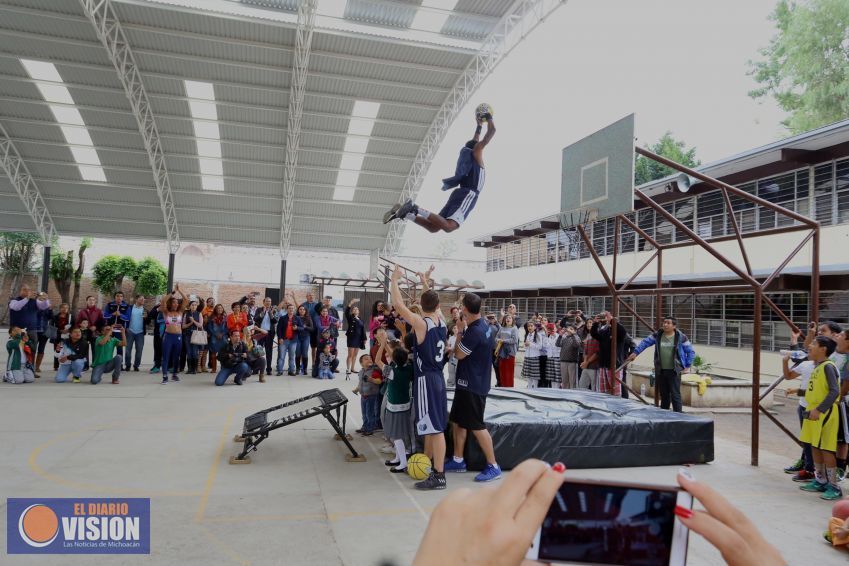 Llevan el espectáculo de la NBA a escuelas de Michoacán   