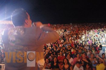 Vibró el Teatro del Pueblo con la presentación de La Original Banda Limón