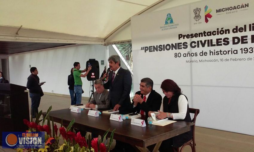 Presentan el libro 