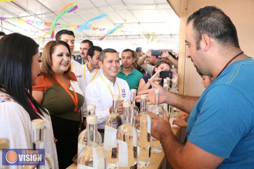 Arrancó con éxito el 2º Festival del Charanda