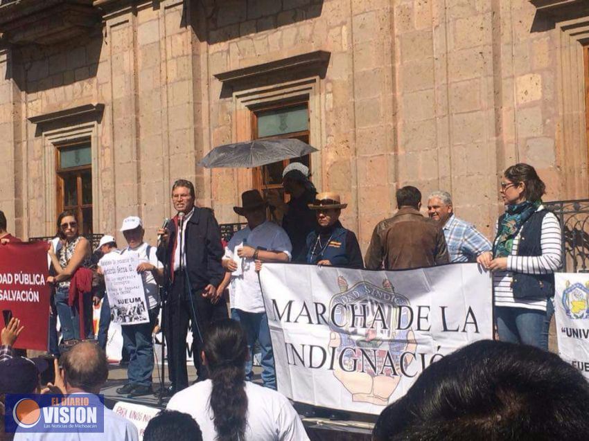 Maestros, empleados y estudiantes de la UM, realizan marcha