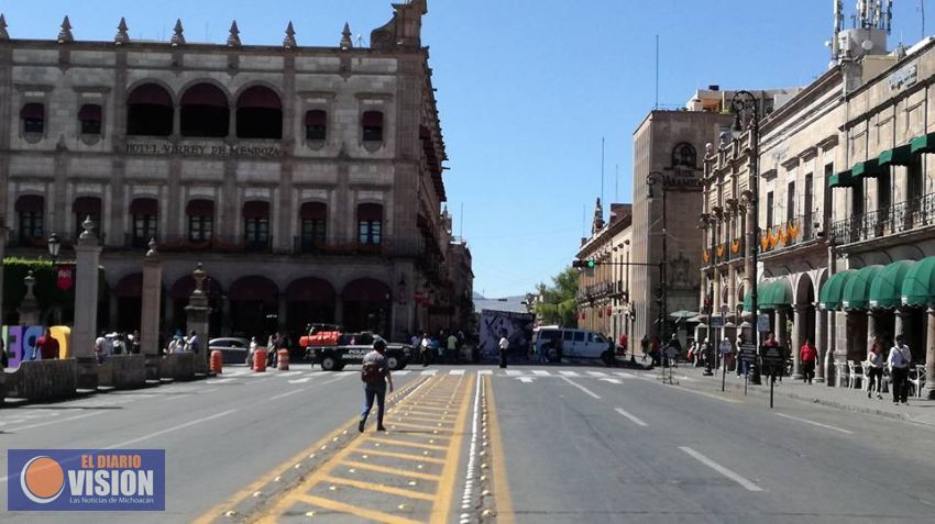 Empleados de la Universidad Michoacana mantienen bloqueo 