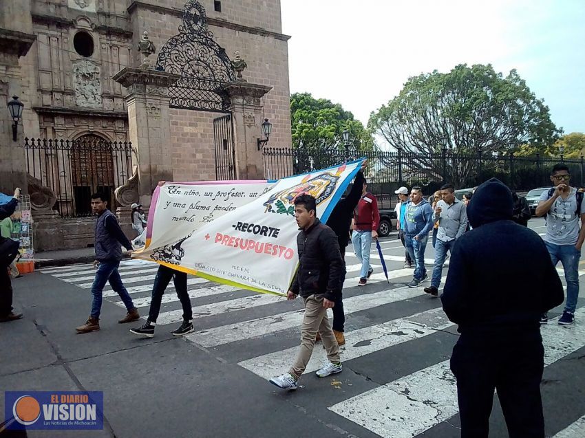 Sindicalistas se manifiestan a favor de la defensa de la lucha social.