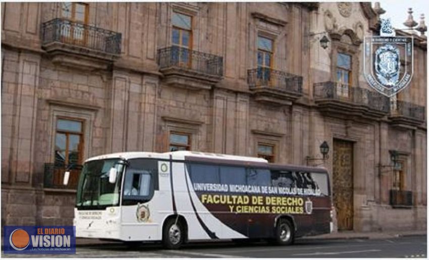 En puerta Curso de Especialización como modalidad de titulación en la Facultad de Derec