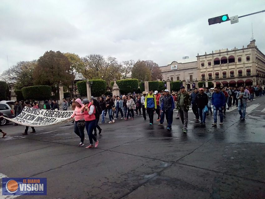 Arriba marcha de maestros al primer cuadro de Morelia 