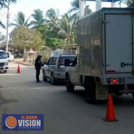 Roban dos camionetas del INE en Apatzingán