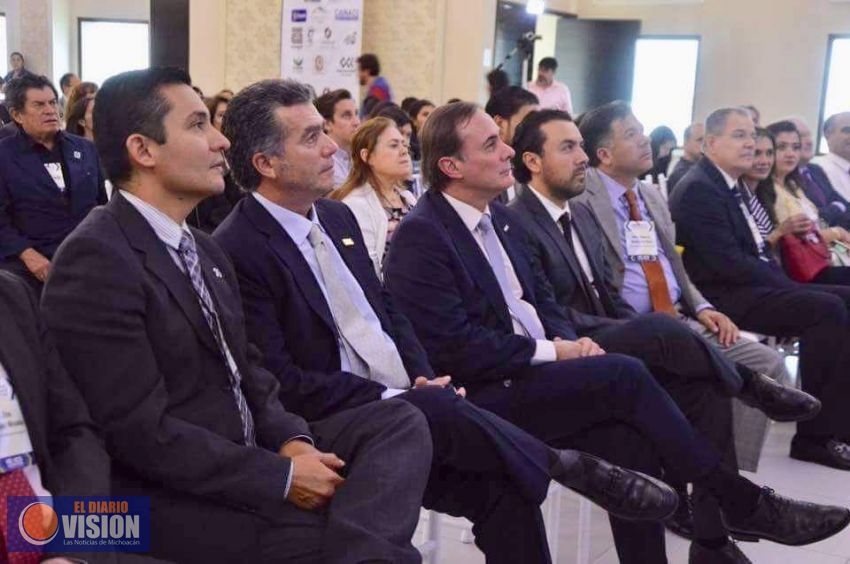 Solicitan empresarios michoacanos a AMLO seguimiento a ZEE de LC