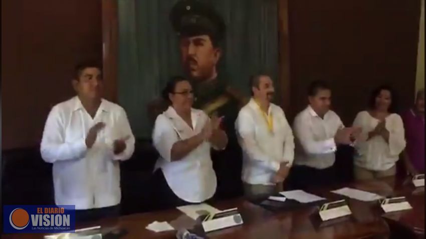 El Honorable Ayuntamiento de Parácuaro condecoró con la Presea “Coronel Cenobio Moreno Bucio”