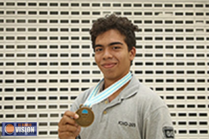 Bronce para el michoacano Alejandro Valderrama Celestino, en la Olimpiada Internacional de Química 