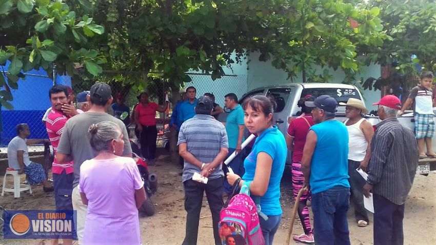 Gestionan pobladores de Lombardía tubería para agua de riego ante Junta de Caminos