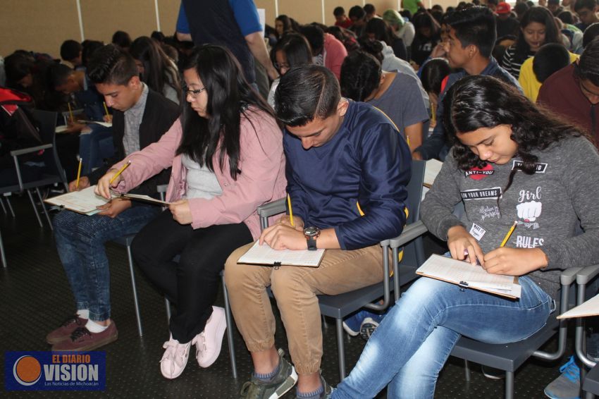 Aplican examen de ingreso en segunda convocatoria para aspirantes al Bachillerato nicolaita