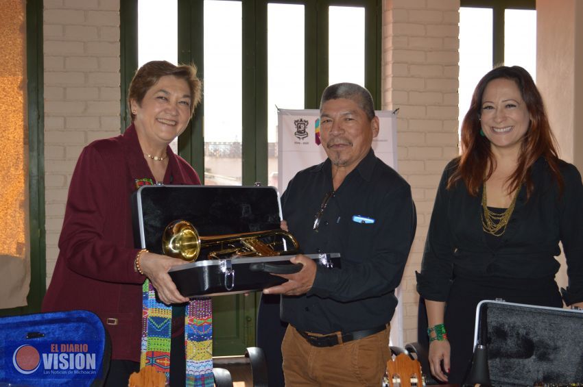 Entrega Secretaria de Cultura del Estado instrumentos musicales al Consejo Mayor de Cherán