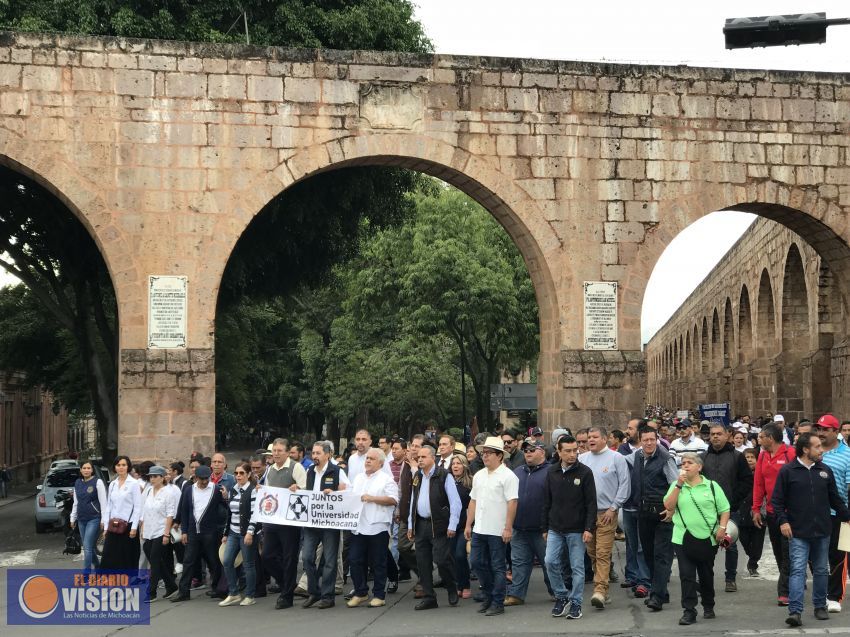 No más topes presupuestales, se pronuncian nicolaitas durante marcha.