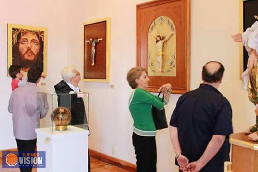 Inauguran “Arte Sacro” Color sobre metal en Pintura y Escultura en el Centro Cultural Clavijero