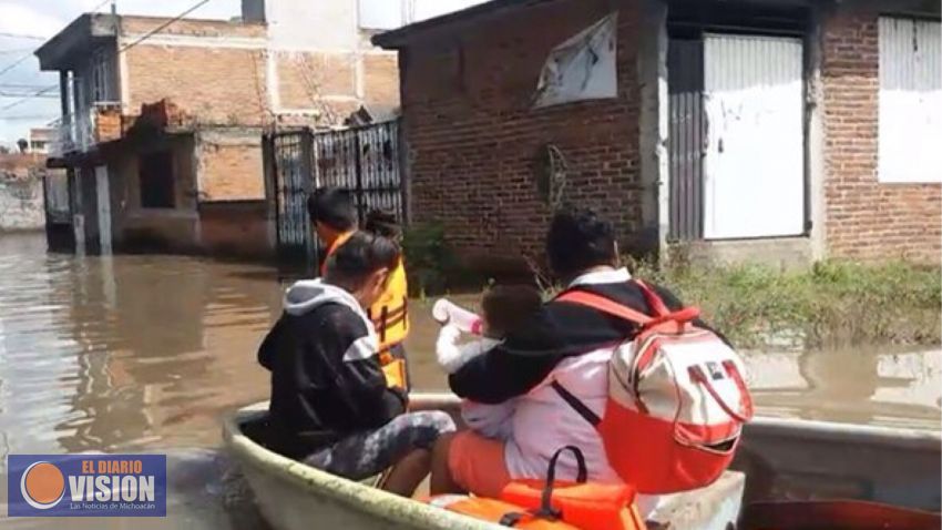 Vigilancia nocturna de la SSP en zonas afectadas por lluvias en Morelia