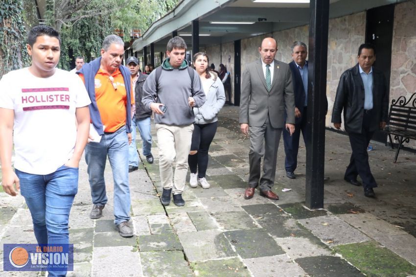 Secretario de educación inicia visita a Escuelas Normales. Se reúne con normalistas de la ENUF