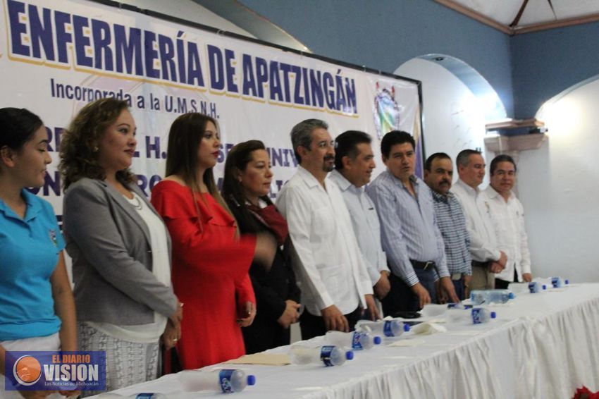 Con nivel Licenciatura, Escuela de Enfermería de Apatzingán, incorporada a la UMSNH