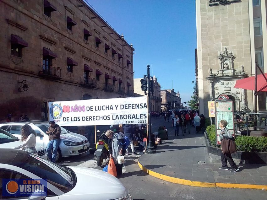 SUEUM bloquea avenida principal en Morelia