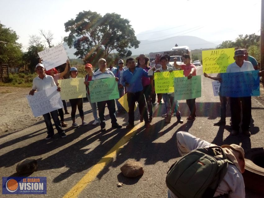 Los trabajadores del SUTTEBAM se manifiestan ante riesgo de perder su derecho del IMSS e Infonavit 