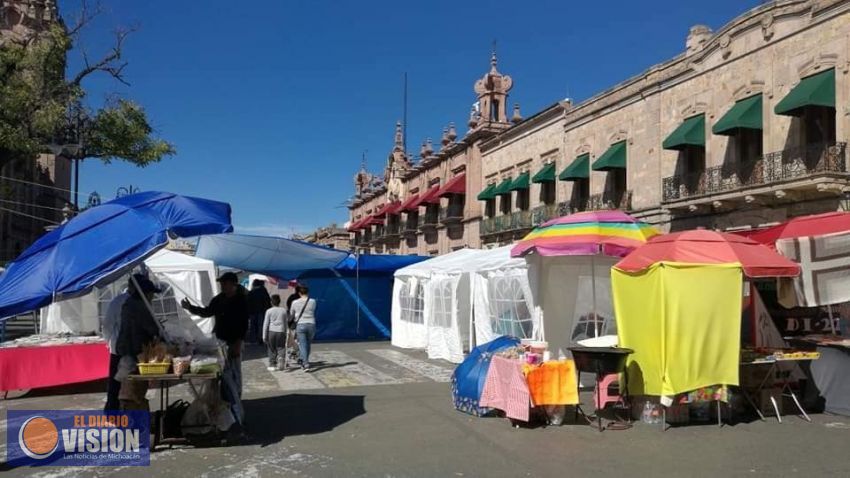 La CNTE desaloja plantón, tras acuerdos en la mesa de negociación.