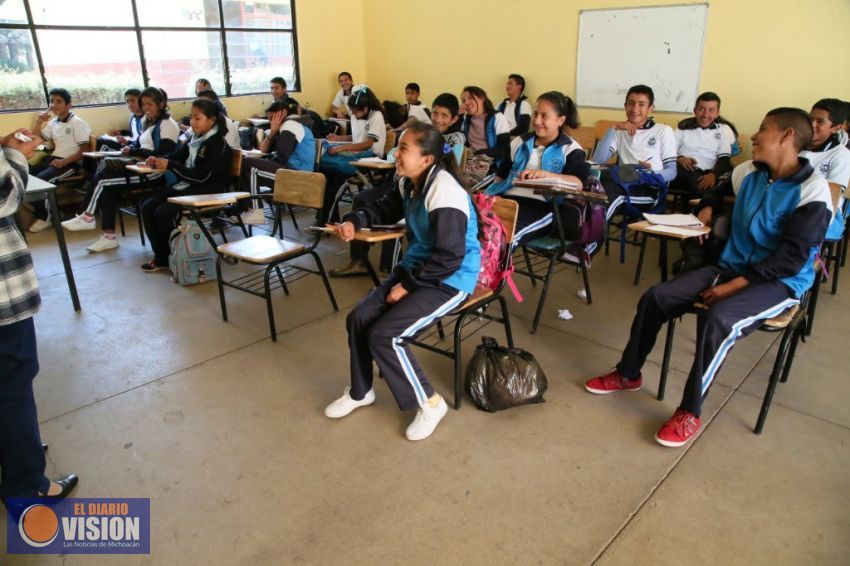 Disminuye 8.7% abandono escolar en secundarias de Michoacán