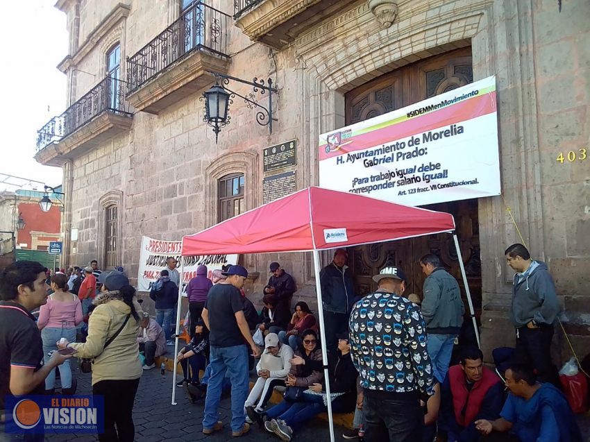 Trabajadores del ayuntamiento mantienen toma de instalaciones