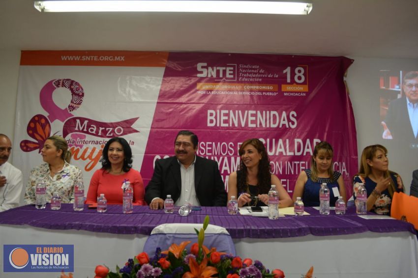 Conmemora SNTE sección 18 a las Mujeres en su día 