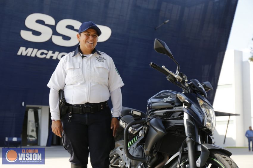 Diana, una motopatrullera al servicio de Michoacán