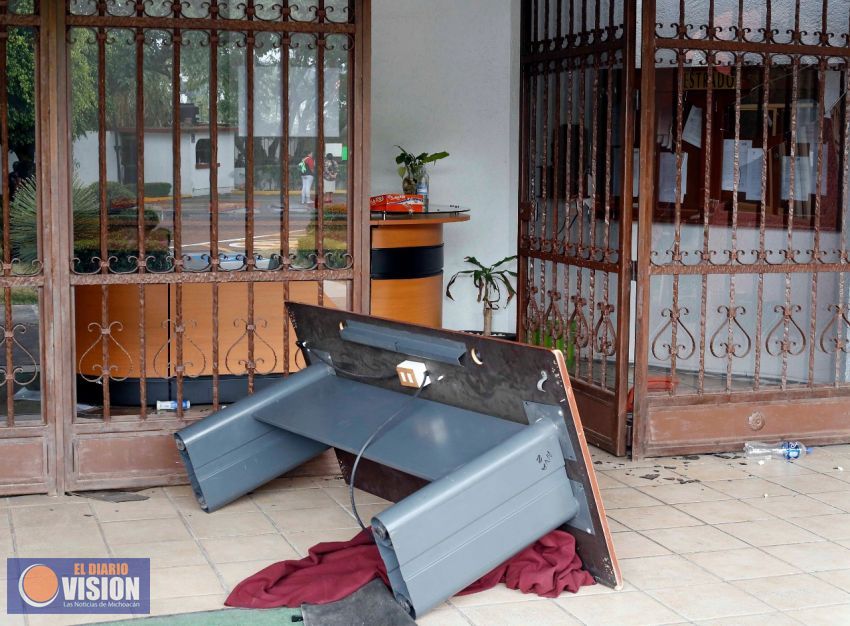 Comuneros de Sevina vandalizan IEM por no estar de acuerdo en presupuesto 