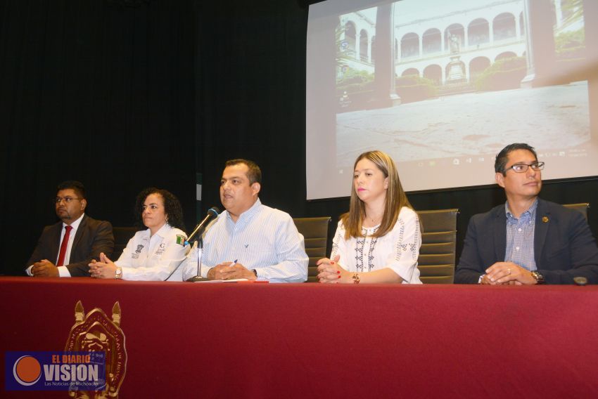 Imparten conferencia sobre conductas de riesgo en redes sociales en la UMSNH