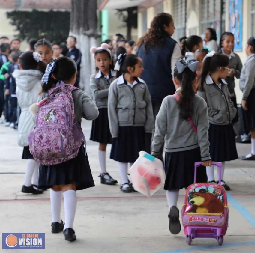 Más de un millón de alumnos regresaron a clases, este lunes 