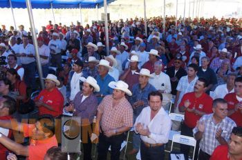 Fausto asevera que no se debe de engañar a los campesinos