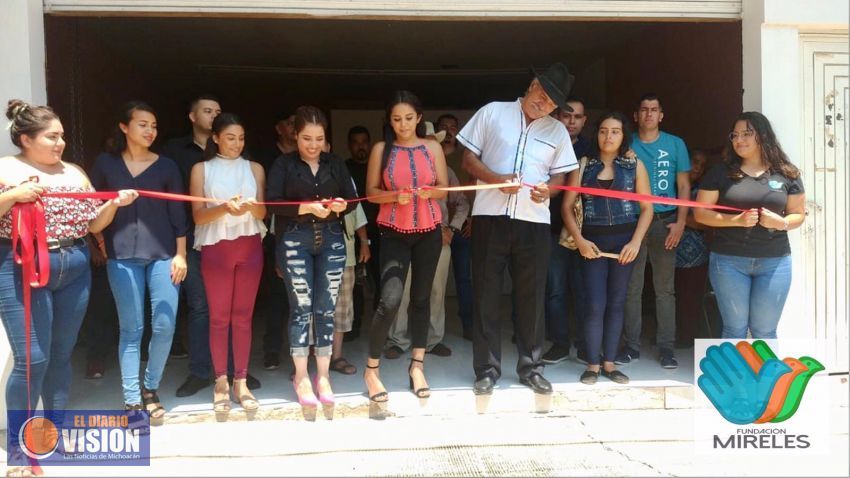 Inaugura Fundación Mireles oficina en Tepalcatepec