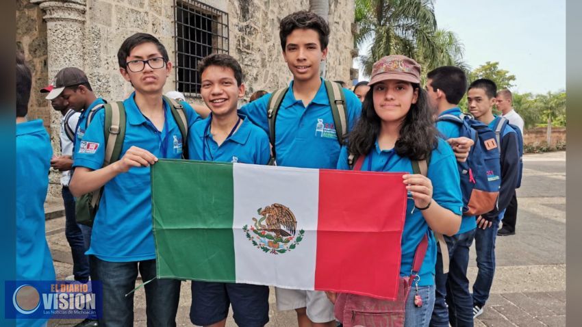 Niños a los que Guillermo del Toro apoyó, ¡ganan oro en la Olimpiada de Matemáticas!