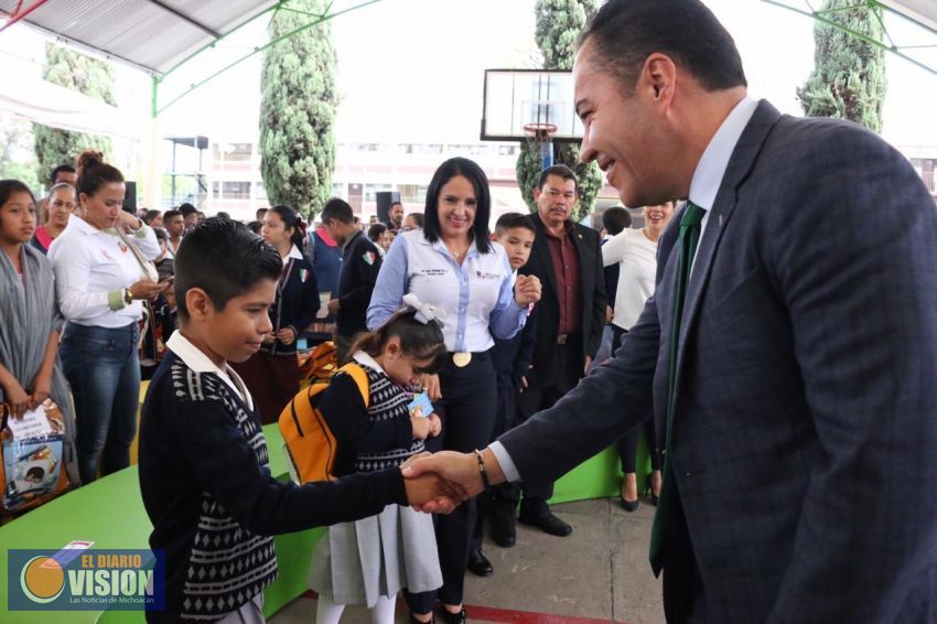 Educación, el camino para mejorar las condiciones de vida: Carlos Herrera 