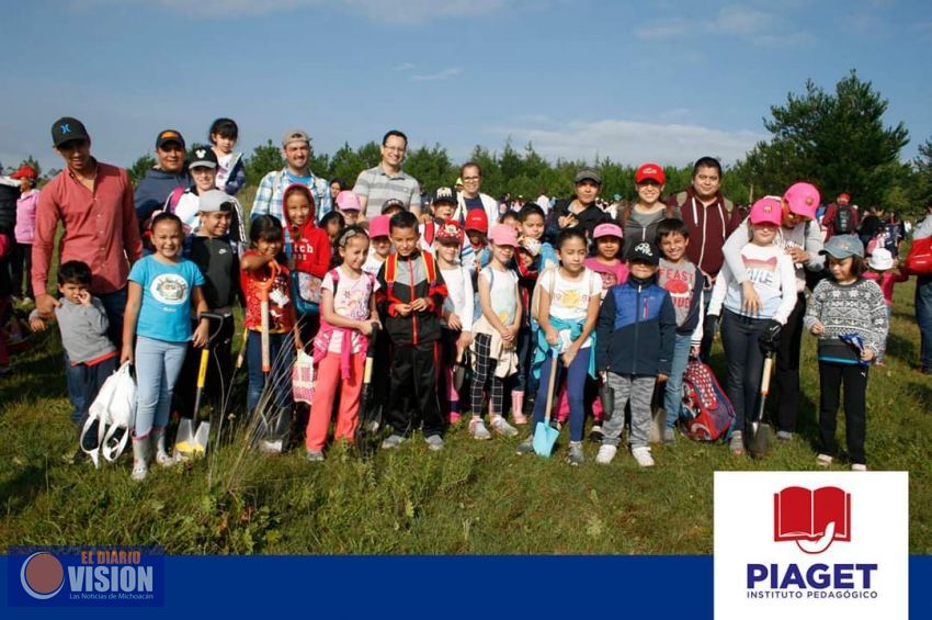 Comunidad Piaget realiza reforestación 