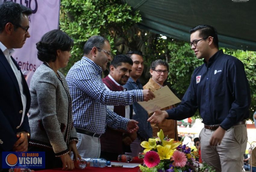 Ayuntamiento de Ciudad Hidalgo entregó reconocimientos a alumnos y maestros del ITSCH