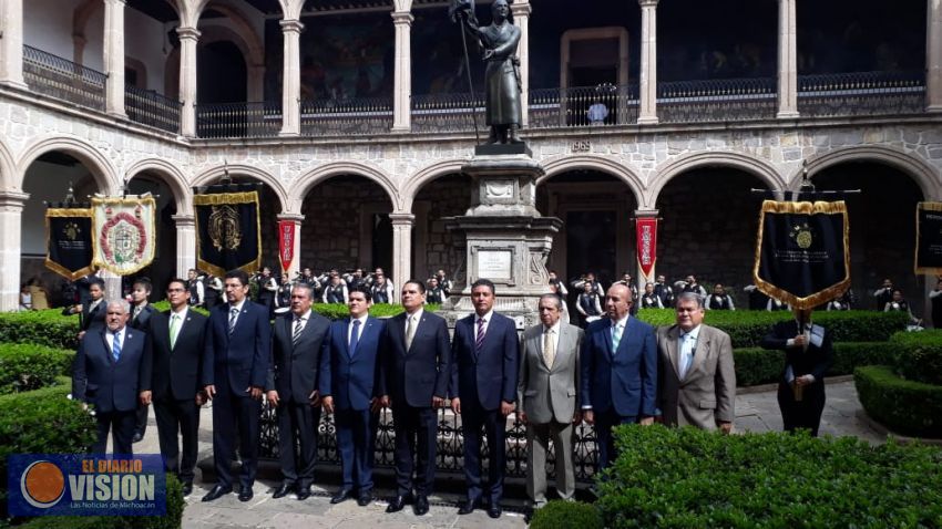 Celebra Universidad Michoacana 102 años de su fundación 