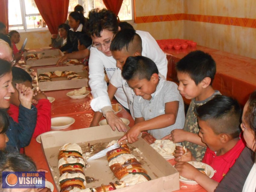 Llevó el IMCED la alegría de los Reyes Magos a niños de Santa Clara del Cobre 