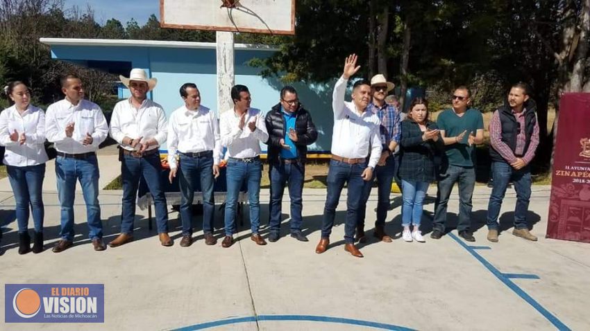 Alejandro Correa, arrancó la construcción del domo en el Cobaem Plantel Ucareo-Jerahuaro