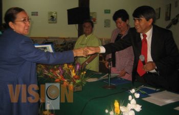 Premian a los ganadores del concurso de poesía