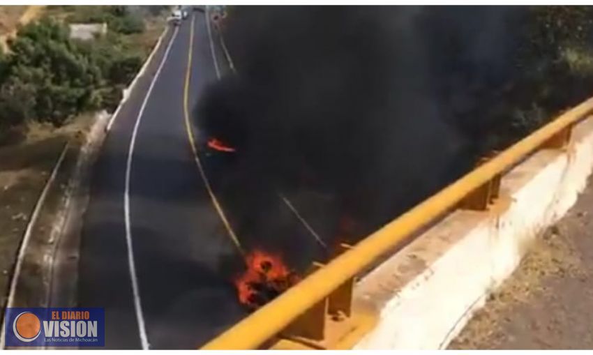 Incendian vehículos,  en la carretera siglo XXI 